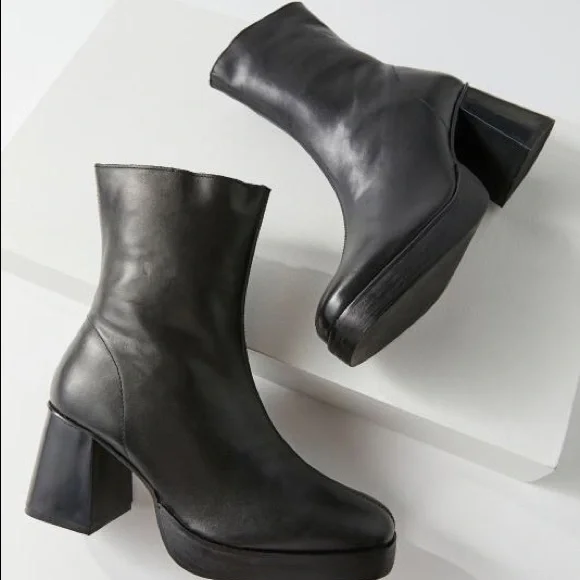 BARELY WORN UO LARA ZIP UP BOOTS SIZE 7 - Picture 1 of 2